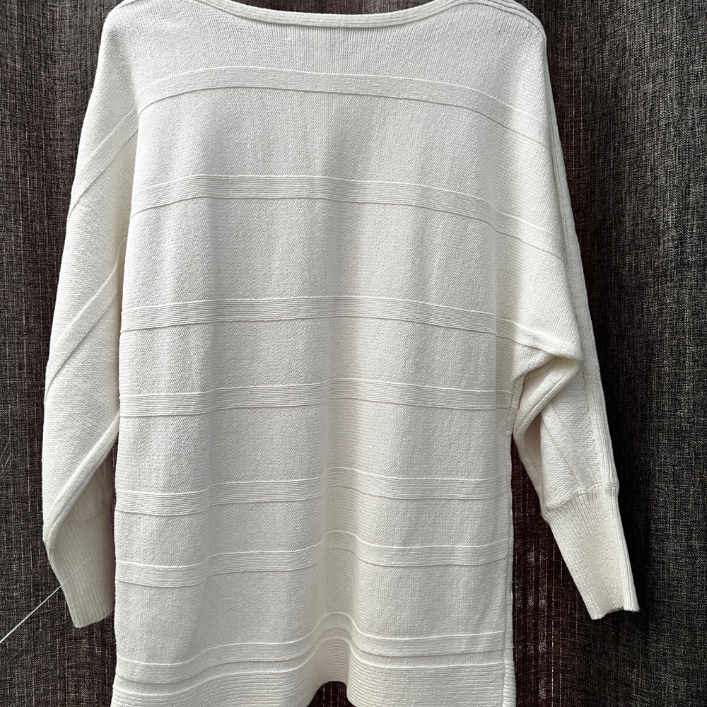Liz Claiborne Cream Crew Neck Sweater